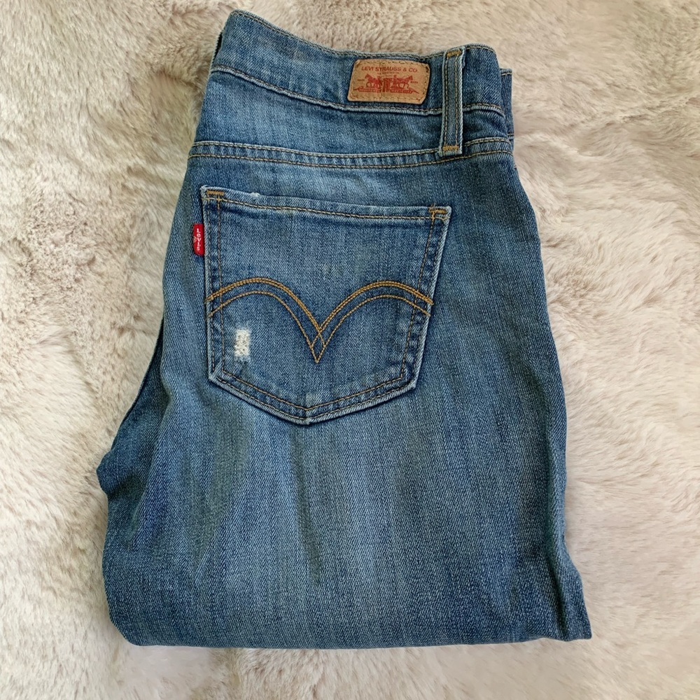 524 Levi’s blue jeans
